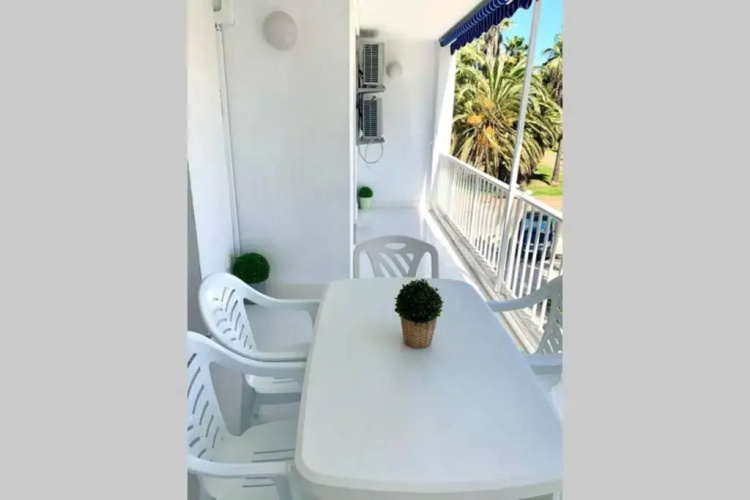 Amplio apartamento junto al mar