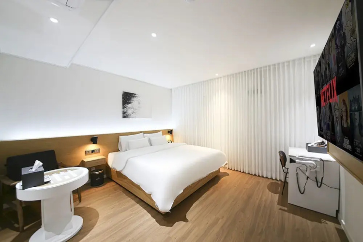 hound hotel