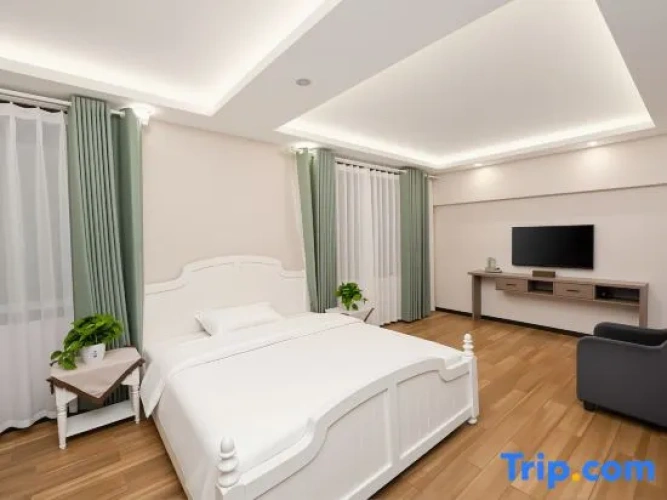 2 Bedrooms Triple Suite