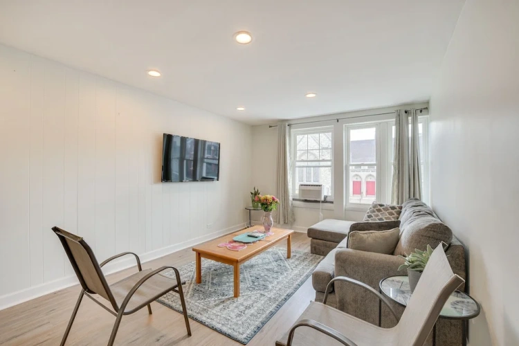 2 Bedrooms Apartment