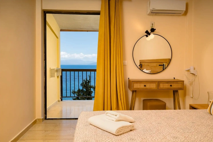 Standard Quadruple room with sea view