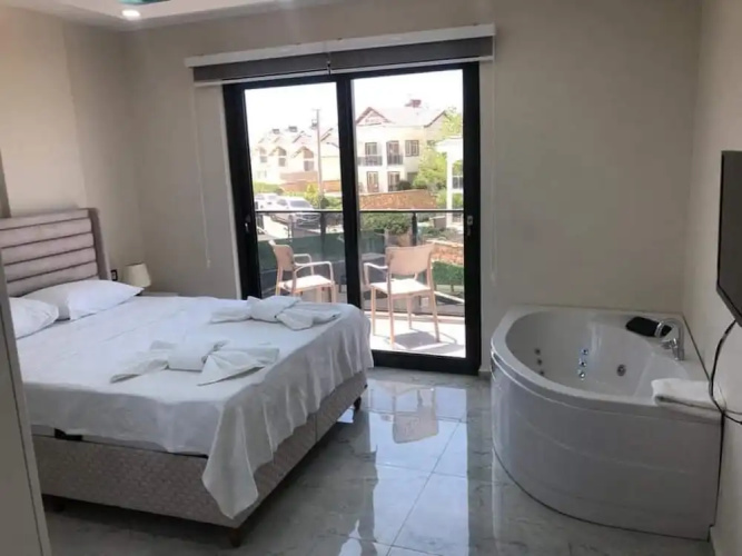 Stunning 4-bed Villa: Private Pool, Sauna & Hammam
