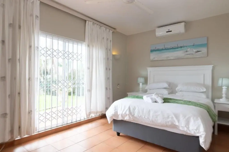 4 Bedrooms Cottage