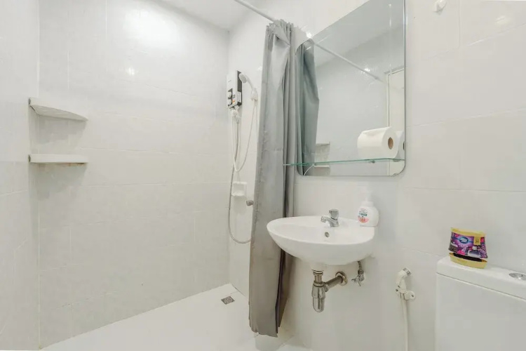 Chic Condo Near Shops & Nightlife C203