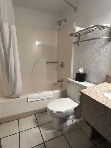Howard Johnson Express Inn - Effingham
