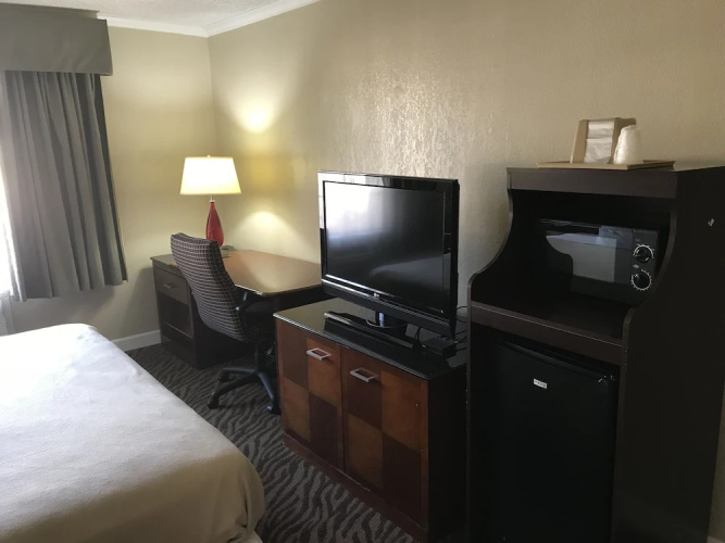 Georgetown Plaza Motel