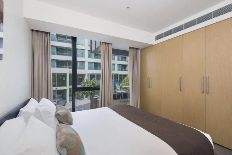 Edgewater 208