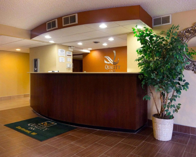 Super 8 by Wyndham Sturtevant/Racine