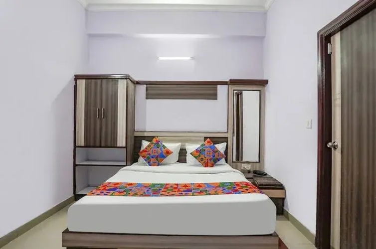 Fabhotel White Castle