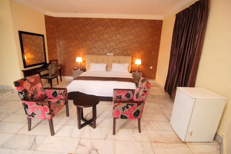 Emirates International Hotel & Suites