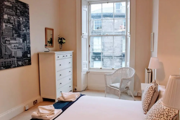 2 Bedroom Flat In The Central New Town