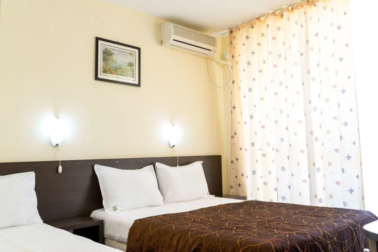 HOTEL Yanis
