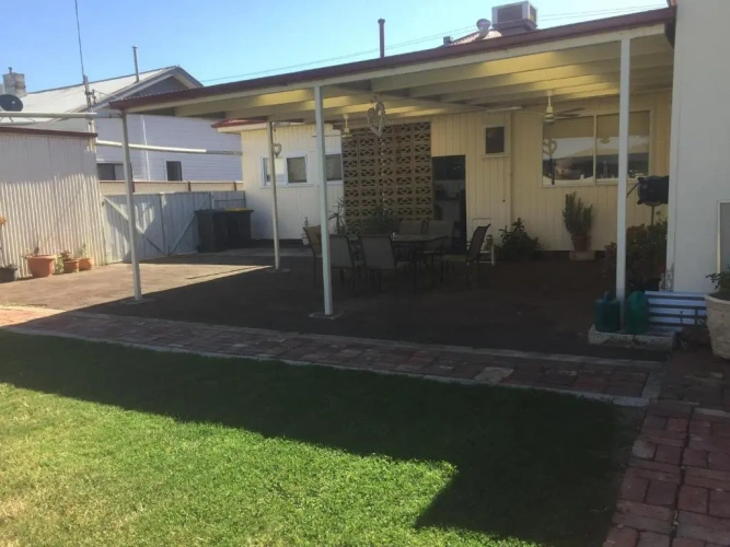 3 Bedrooms Cottage