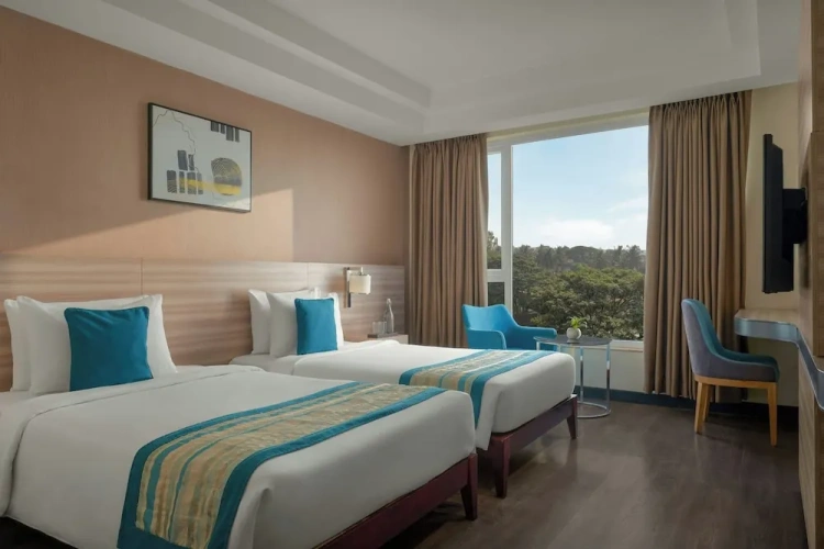 Standard Twin room with city view
