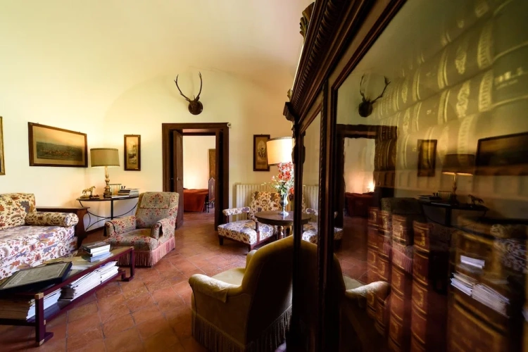 1 Bedroom Comfort Basement Suite with courtyard view