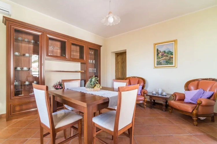 3 Bedrooms Apartment