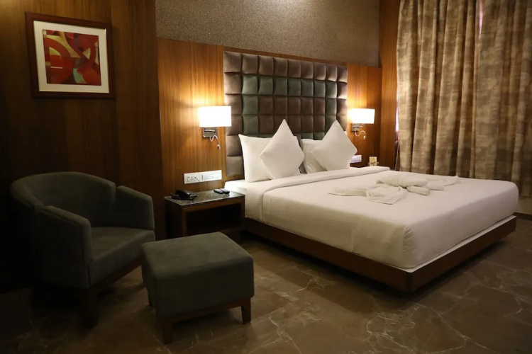 Neel's City Resort