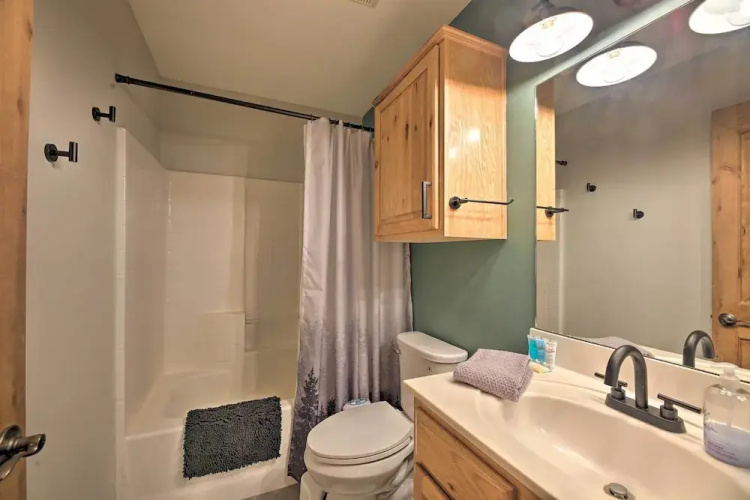 Pet-friendly Show Low Cabin w/ Trail Access!