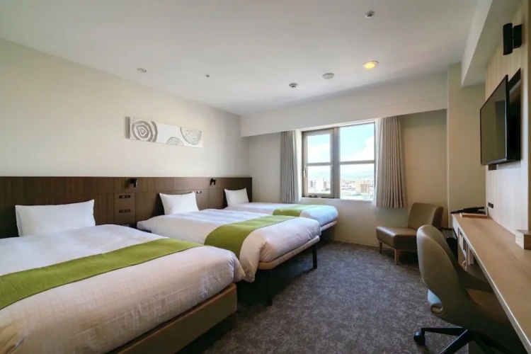 Standard Triple room