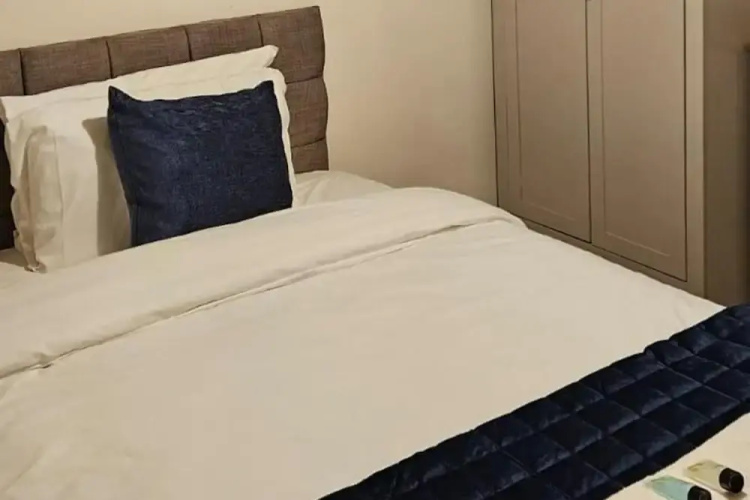House - Sleeps 8 - Parking - Station Close