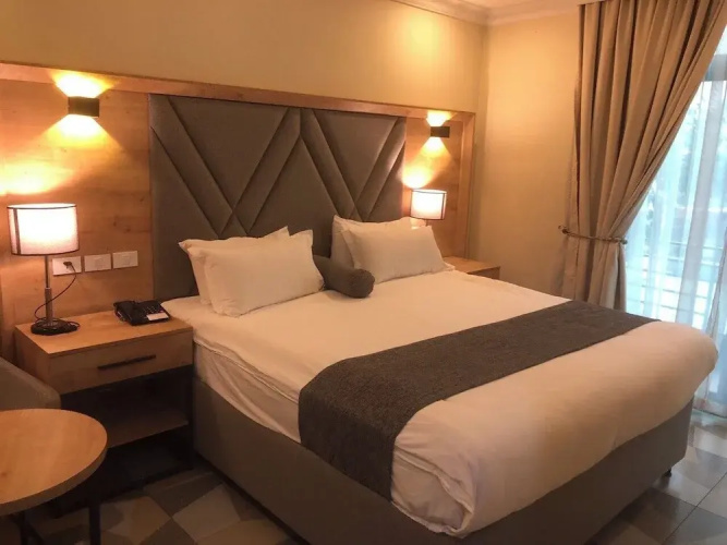 LA Hotel and SPA