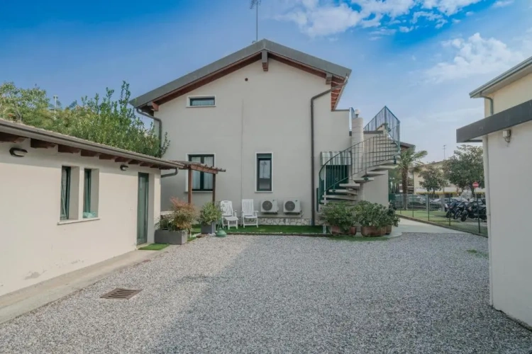 2 Bedrooms Cottage