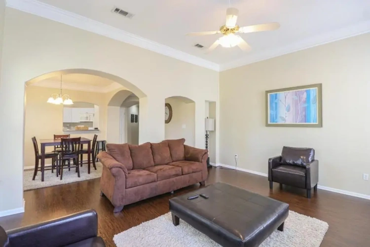 2 Bedrooms Apartment
