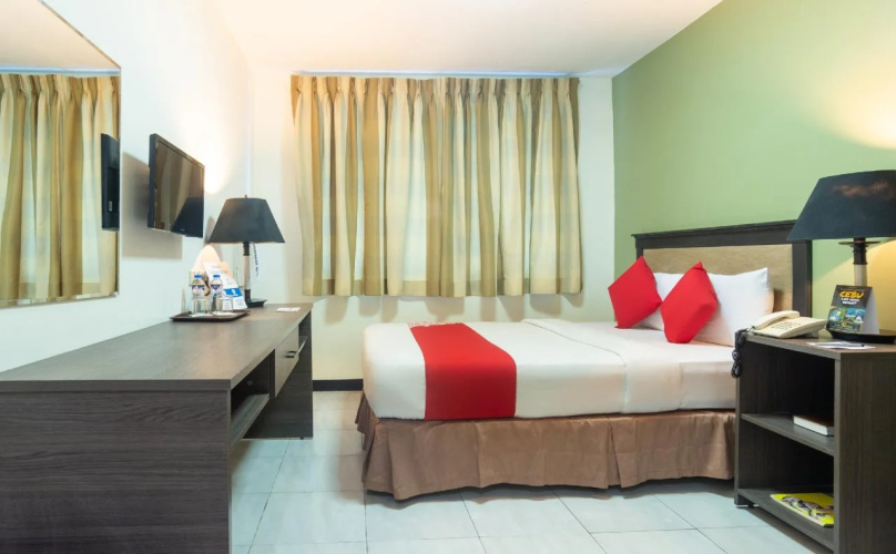 OYO 187 The Maxwell Hotel