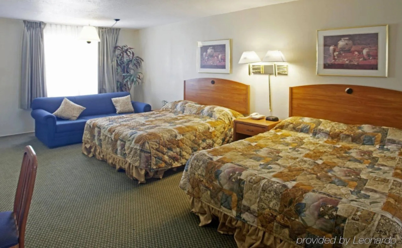 Big Chile Inn & Suites