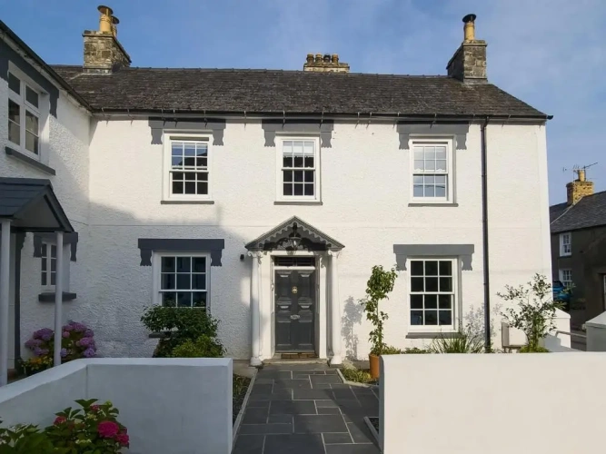 4 Bedrooms Cottage