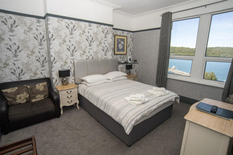 Nomi Rooms & Restaurant
