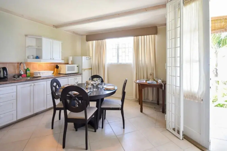 Beachfront Cosy And Romantic Condo - Nautilus 1 Bedroom Apts by Bluescape