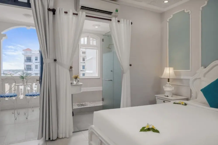 2 Bedrooms Family Suite with balcony