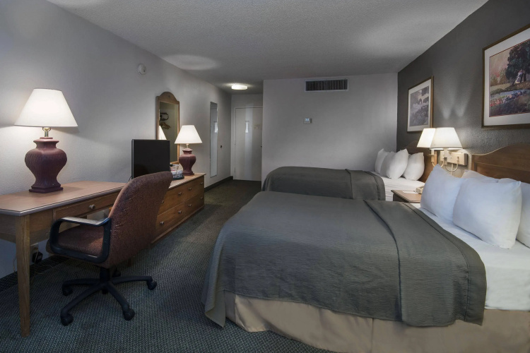 Rodeway Inn & Suites and Conference Center