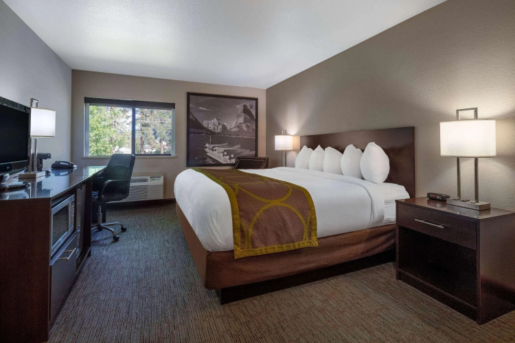 Super 8 St. Regis