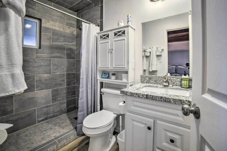 4 Bedrooms Cottage