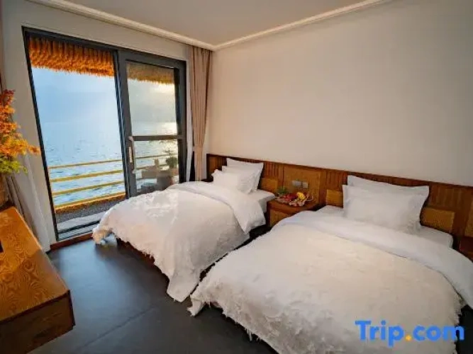 Standard Twin room with sea view
