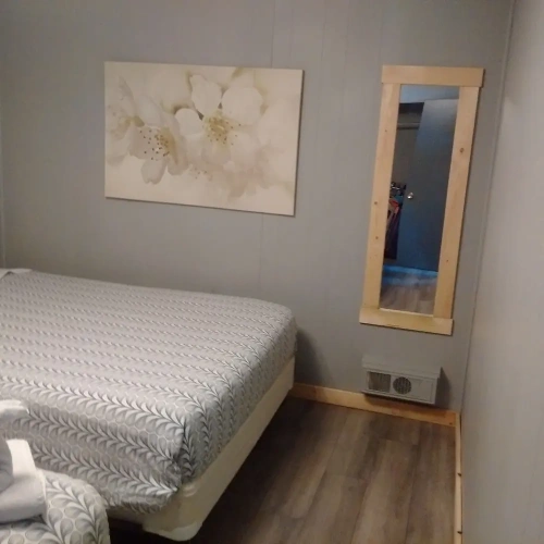 Standard Sextuple Family room