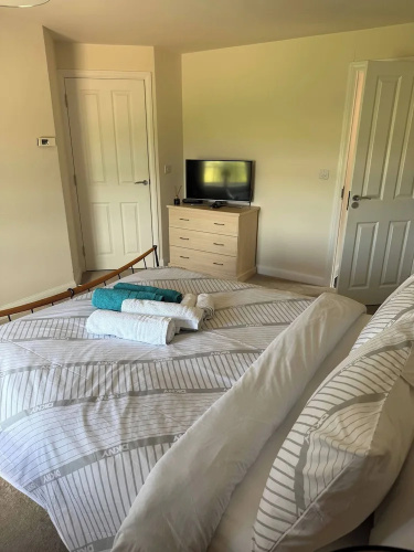 Comfortable 5 - Guest Abode - In Quiet Village