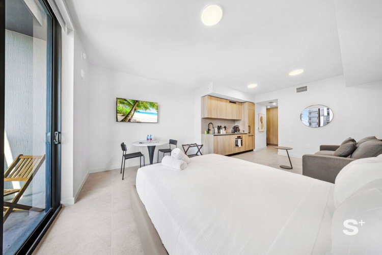 Cozy & Spacious Studio - City Views