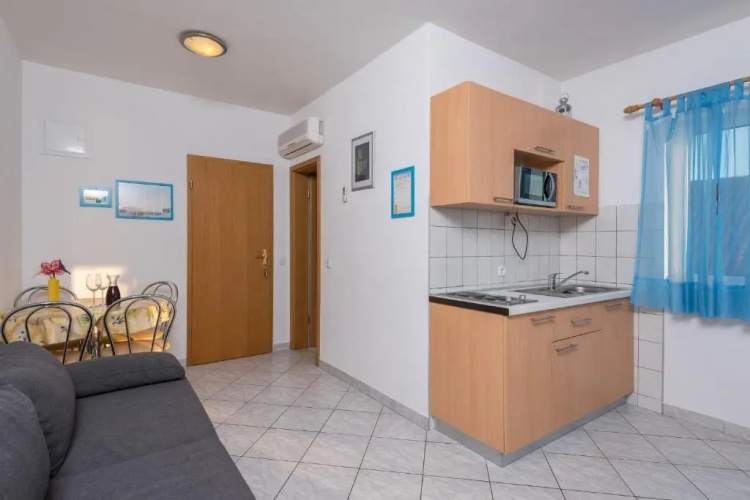 Apartments Maestral