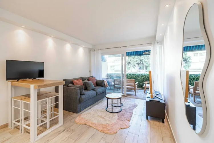 Renovated apt With Parking & Terrace - Palm Beach