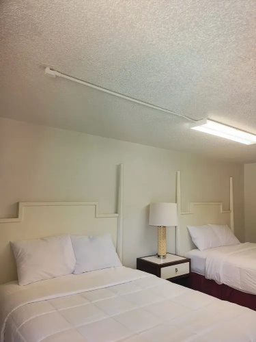 Super Inn Motel