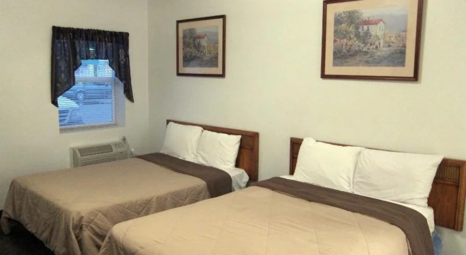 Mac's Motel