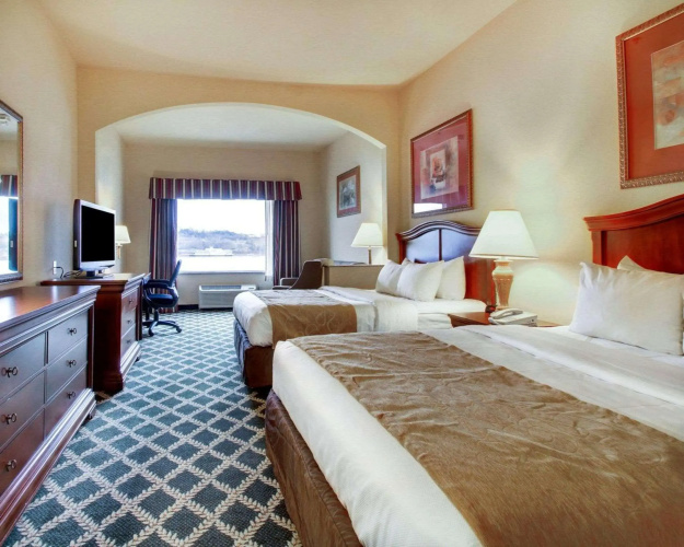 Clarion Suites Vidalia Riverfront