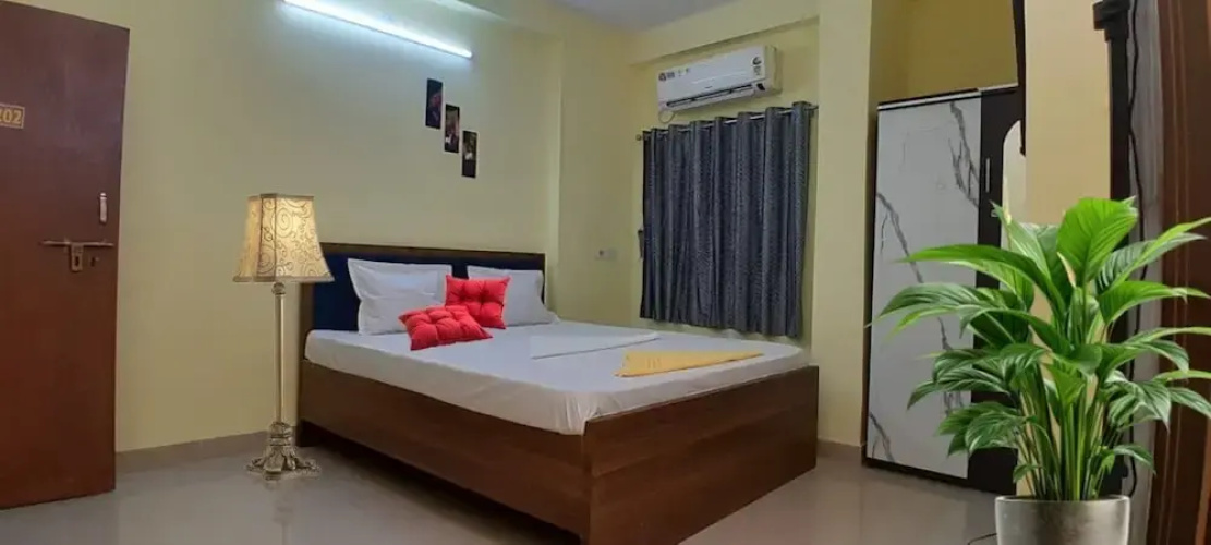 Goroomgo The Grand Inn Ruby Kolkata
