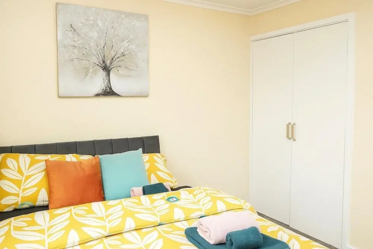 House - Sleeps 9 - Garden - Pet Friendly - Parking