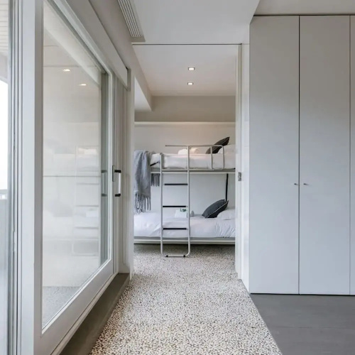 Modern Apartment in Centre With Parking