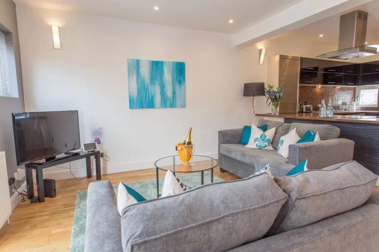 2 Bedrooms Apartment