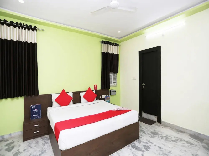 OYO 27686 Hotel Chandra Garden